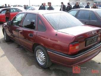 1993 Opel Vectra Photos