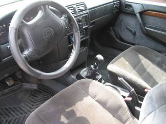 1993 Opel Vectra Pictures