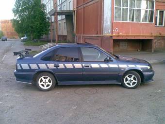 1993 Opel Vectra Pictures