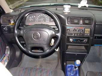 1994 Opel Vectra Pictures