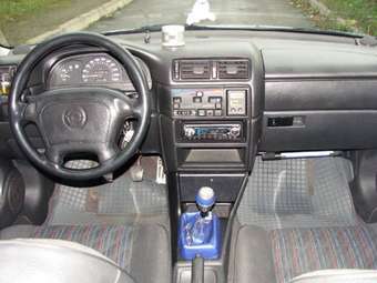 1994 Opel Vectra Pictures