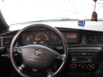 1996 Opel Vectra Pictures