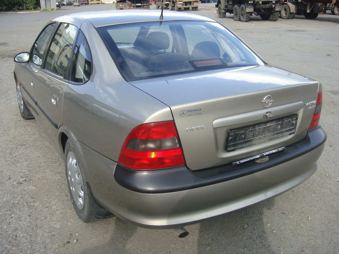 Опель вектра б 96 года. Opel Vectra 1996. Opel Vectra 96. Опель Вектра 96 года.