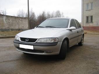 1998 Opel Vectra Photos