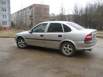 1998 Opel Vectra Photos