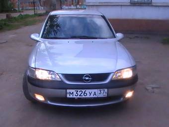 1998 Opel Vectra Photos