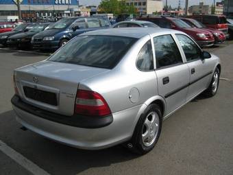 1998 Opel Vectra Photos