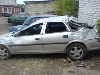 1998 Opel Vectra Photos