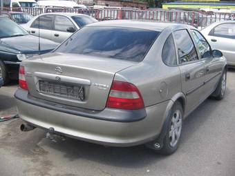 1998 Opel Vectra Photos