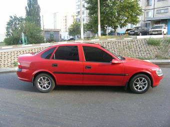 1998 Opel Vectra Photos