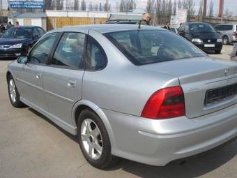 2000 Opel Vectra Pictures