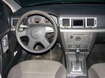 2003 Opel Vectra Photos