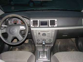 2003 Opel Vectra Photos