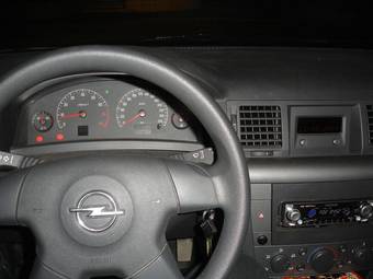 2003 Opel Vectra Photos