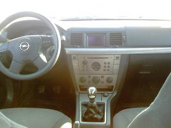 2004 Opel Vectra Photos