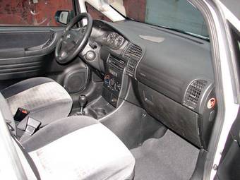 2004 Opel Zafira Pictures