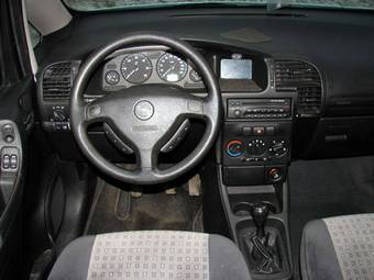 2004 Opel Zafira Pics