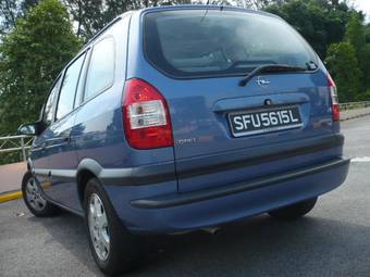 2004 Opel Zafira Photos