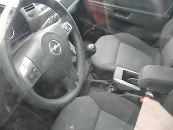 2006 Opel Zafira Photos