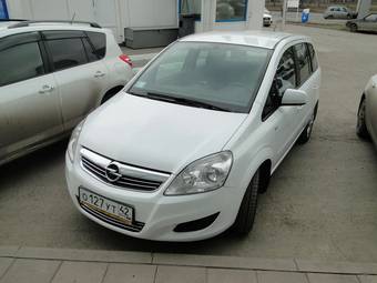 2010 Opel Zafira Photos