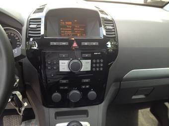 2010 Opel Zafira Images