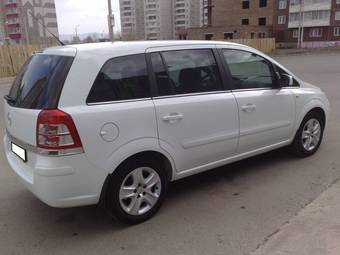 2011 Opel Zafira Photos