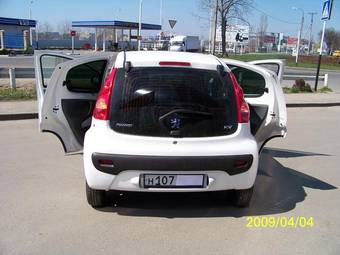 2008 Peugeot 107 Pictures