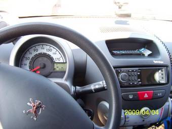 2008 Peugeot 107 Photos