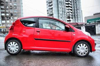 2008 Peugeot 107 Pictures