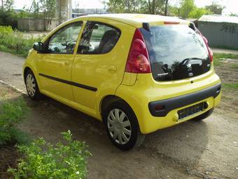 2008 Peugeot 107 Photos