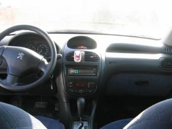 2001 Peugeot 206 Pictures