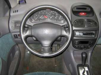 2002 Peugeot 206 Pictures