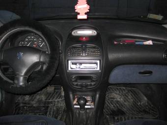 2002 Peugeot 206 Pictures