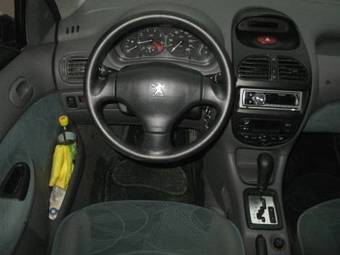 2002 Peugeot 206 Pictures