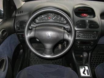 2002 Peugeot 206 Photos