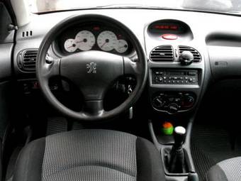 2002 Peugeot 206 Pictures