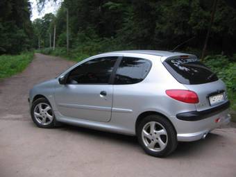 2002 Peugeot 206 Photos