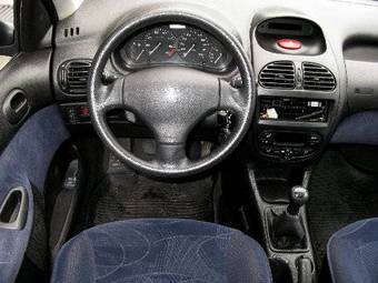 2002 Peugeot 206 Photos