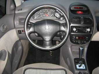 2004 Peugeot 206 Pictures