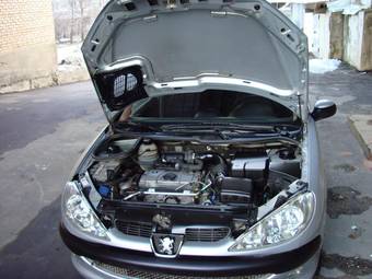 2004 Peugeot 206 Pictures