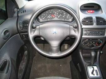 2004 Peugeot 206 Photos