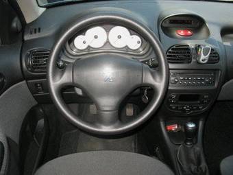 2007 Peugeot 206 Images