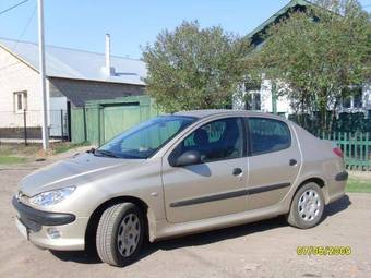 2008 Peugeot 206 Photos