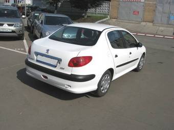 2008 Peugeot 206 Images