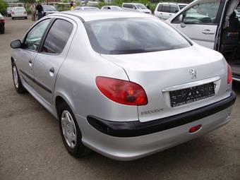 2007 Peugeot 206 Sedan Pictures