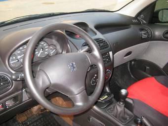 2008 Peugeot 206 Sedan Pictures