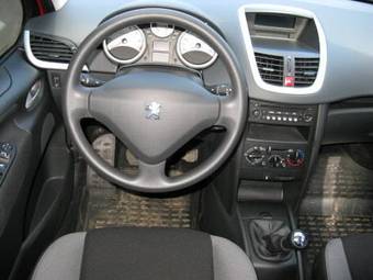 2008 Peugeot 207 Photos