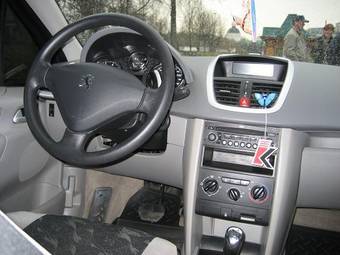 2008 Peugeot 207 Photos