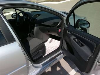2010 Peugeot 207 Images