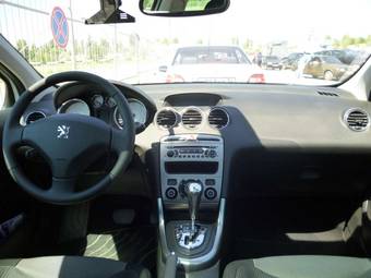 2011 Peugeot 308 Images